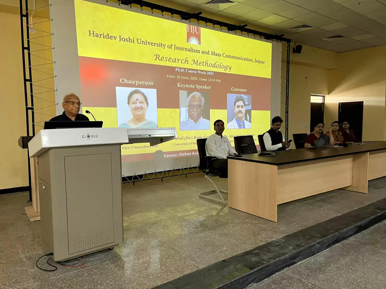 मीडिया में आम आदमी दिखना चाहिए : प्रोफेसर गुप्‍ता