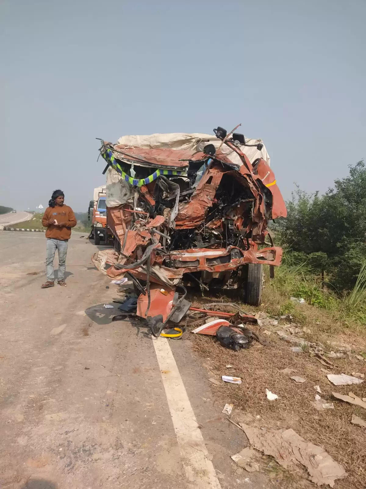 जौनपुर : ट्रक और डीसीएम की टक्कर, दो की मौत