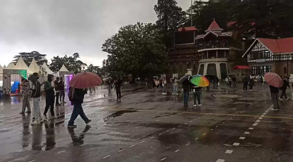 हिमाचल के कई क्षेत्रों में बारिश, मनाली की चोटियों पर बर्फबारी, पांच दिन तक येलो अलर्ट