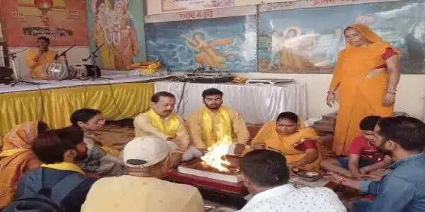 गोविंद देवजी मंदिर में व्यसन मुक्ति महायज्ञ में श्रद्धालुओं ने ली नशा मुक्ति की शपथ