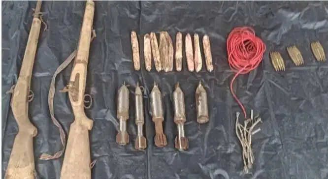 छत्तीसगढ़ के बीजापुर में नक्सली डंप से हथियार, बीजीएल सेल व विस्फोटक सामग्री बरामद