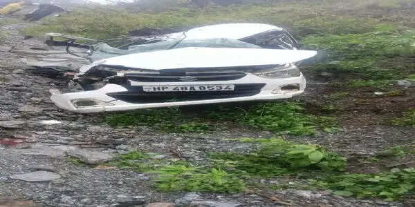 चंबा में मूसलाधार बारिश से तबाही, खाई में गिरी कार से एक परिवार के पांच लोगों की मौत