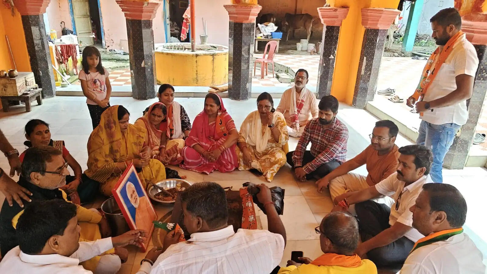 प्रधानमंत्री नरेन्द्र मोदी के स्वर्णिम 12 साल पर विशेष पूजा अर्चना और हवन