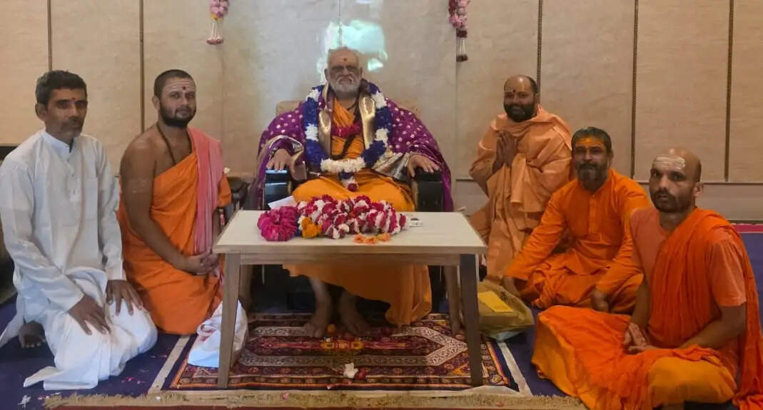 72वें आनंद उत्सव पर स्वामी विश्वेश्वरानंद गिरी ने दिया प्रकृति संरक्षण का संदेश