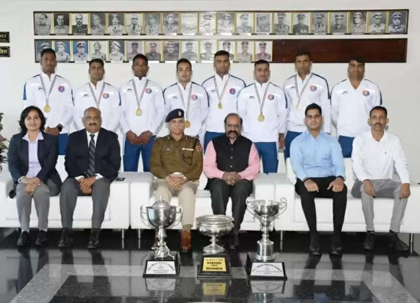 71वीं अखिल भारतीय पुलिस कुश्ती कलस्टरः डीजीपी ने विजेता खिलाड़ियों का पुलिस मुख्यालय में किया सम्मान