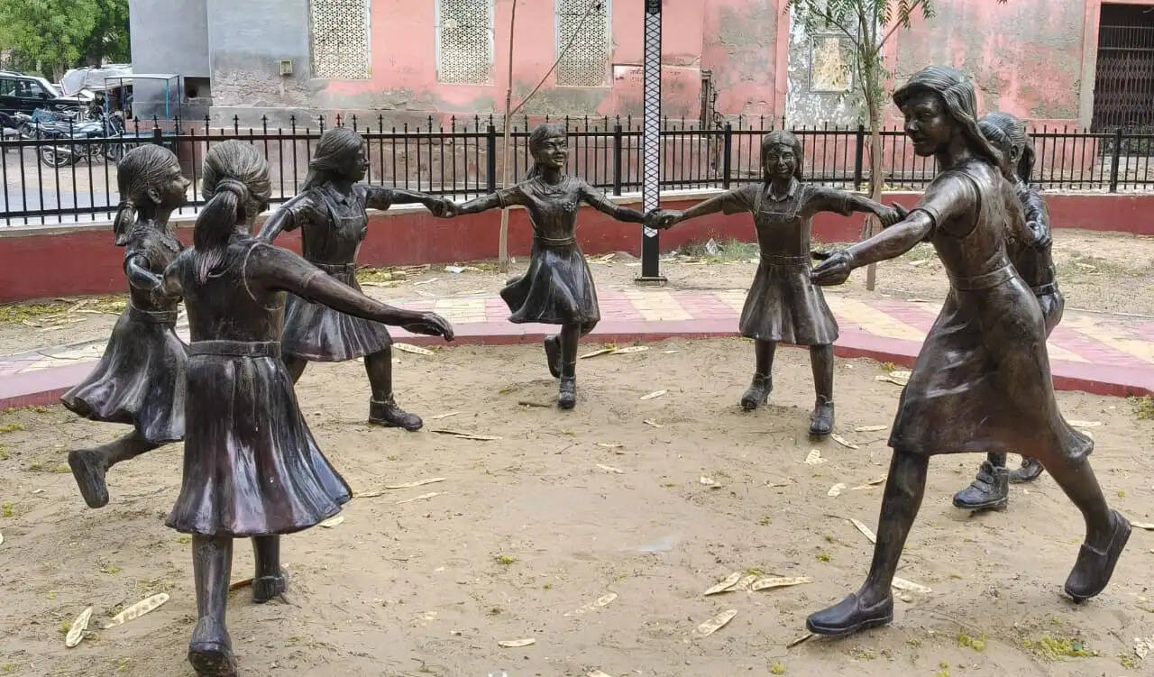 बेटियों को आगे बढ़ाने के मुख्यमंत्री के विजन को साकार कर रही कन्या वाटिका