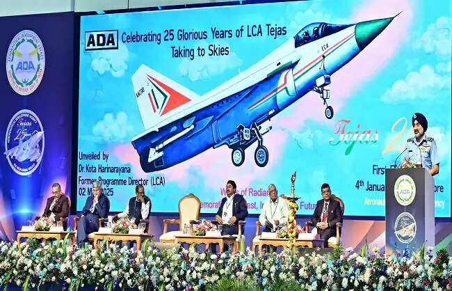 वायु सेना प्रमुख ने समय पर स्वदेशी&nbsp;हथियारों की आपूर्ति पर फिर जोर दिया