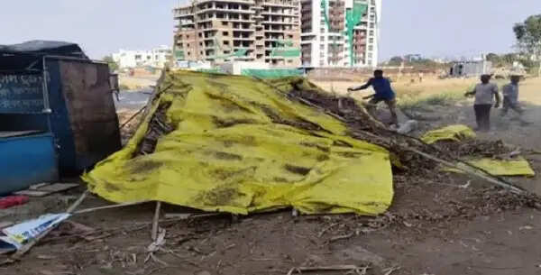 निगम ने पुराने शहर के चौक बाजार व आजाद मार्केट से हटाया अतिक्रमण