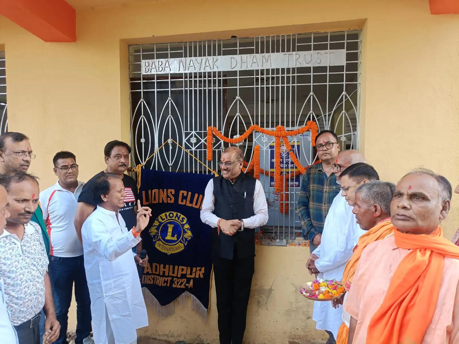 बाबा नायकधाम में वॉटर चिलर मशीन का उद्घाटन