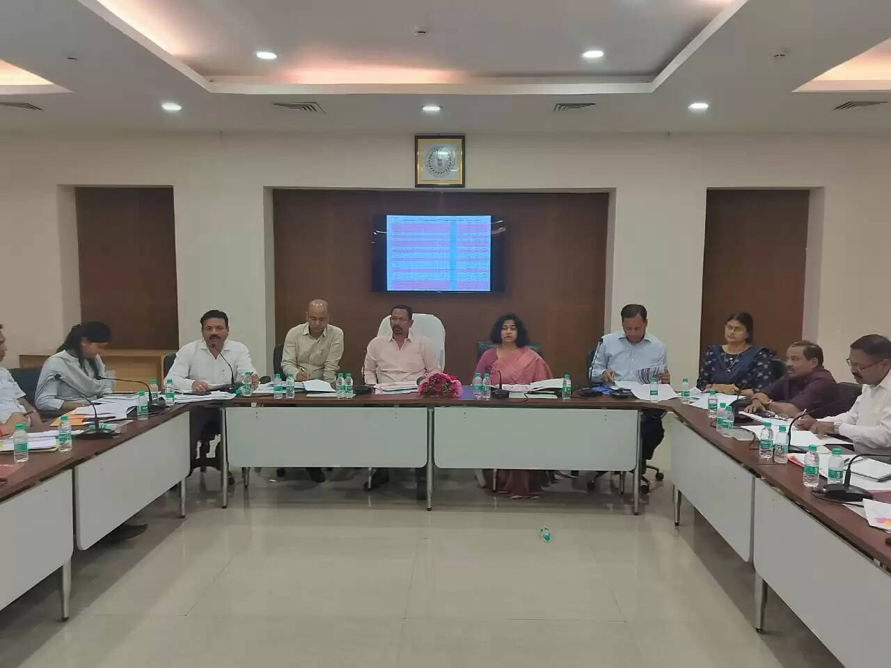 परिवहन मंत्री ने की योजनाओं की समीक्षा, सड़क सुरक्षा पर विशेष जोर