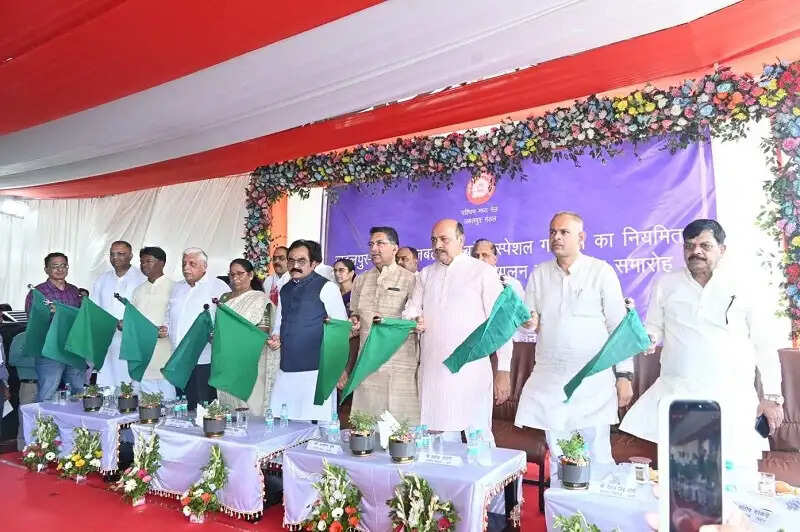 मप्रः जबलपुर-पुणे और जबलपुर-बांद्रा साप्ताहिक ट्रेनों का नियमित संचालन शुरू