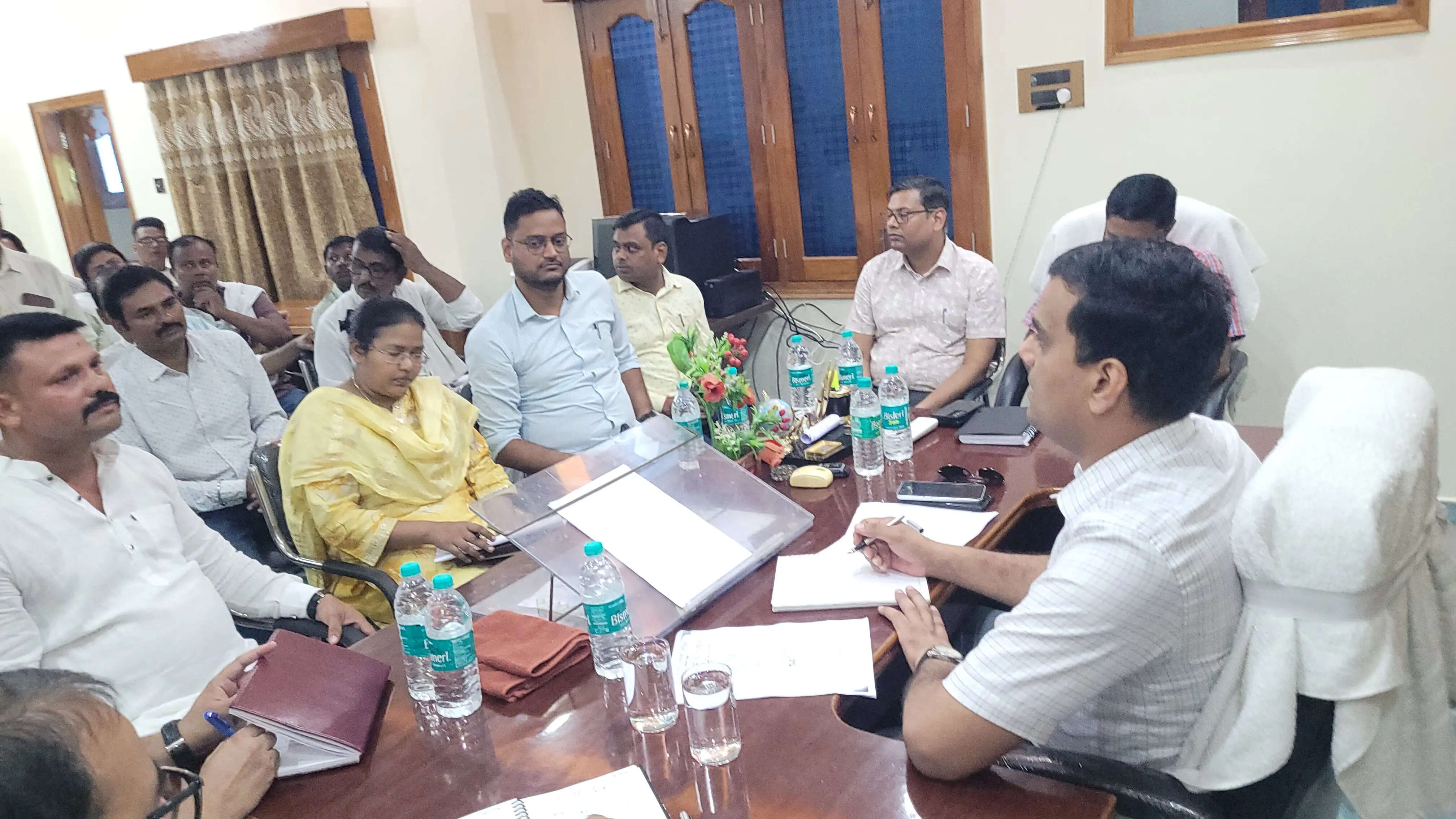 कटिहार बाढ़ संकट: विस्थापित परिवारों को सुरक्षित निकालने के कड़े निर्देश, मुफ्त भोजन-दवा के साथ मिलेगी ₹7000 की आर्थिक मदद