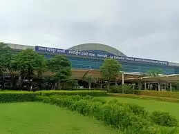 इंडिगो विमान की वाराणसी एयरपोर्ट पर इमरजेंसी लैंडिंग, सभी यात्री सुरक्षित