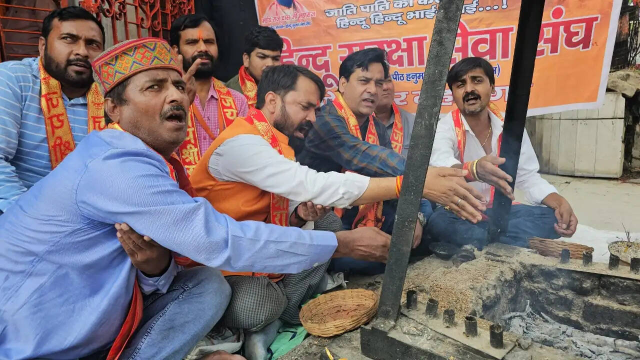 बंगाल में ‘सनातनी सरकार’ की कामना को लेकर हवन