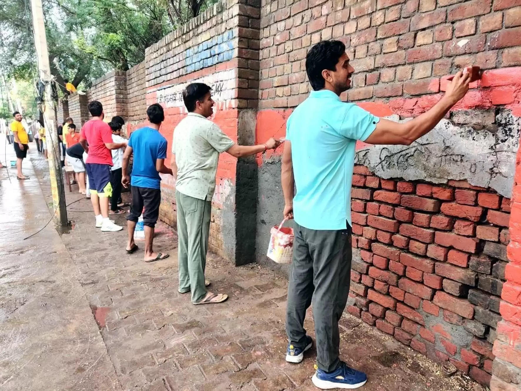 हिसार : ‘हमारा प्यार हिसार’ व ऋषिनगर वेलफ़ेयर एसोसिएशन का संयुक्त पेंटिंग व सफ़ाई अभियान लगातार जारी