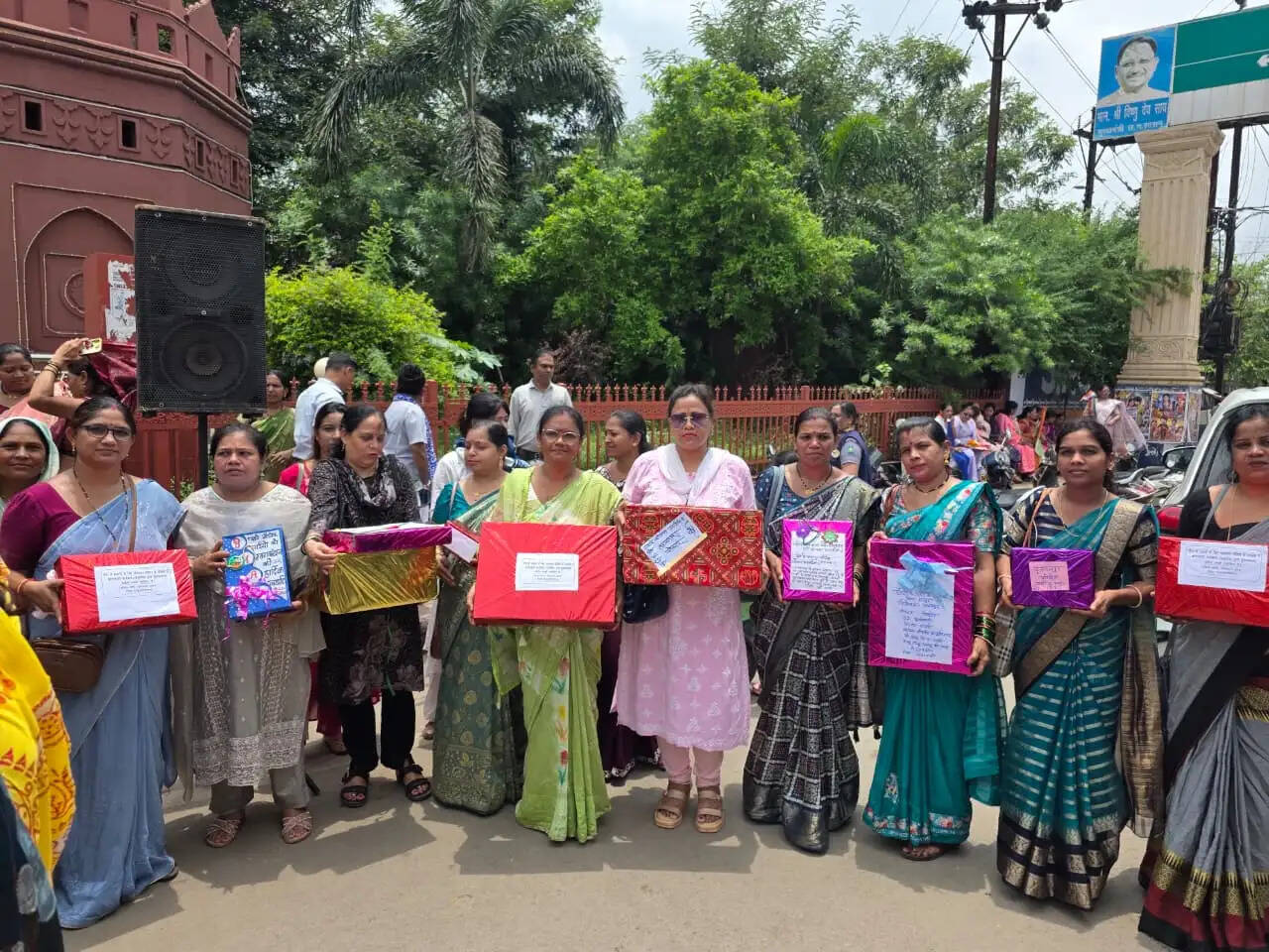 ऑपरेशन सिपाही रक्षा-सूत्र अभियान के तहत तैयार की गईं एक लाख 11 हजार राखियां