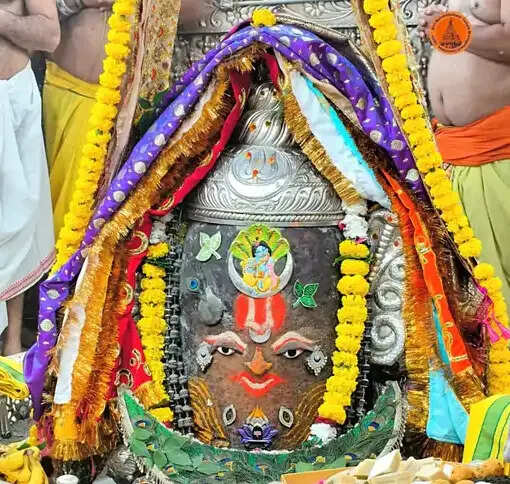 जन्माष्टमी पर श्रीकृष्ण स्वरूप में सजे बाबा महाकाल, वैष्णव तिलक से दमका ज्योतिर्लिंग
