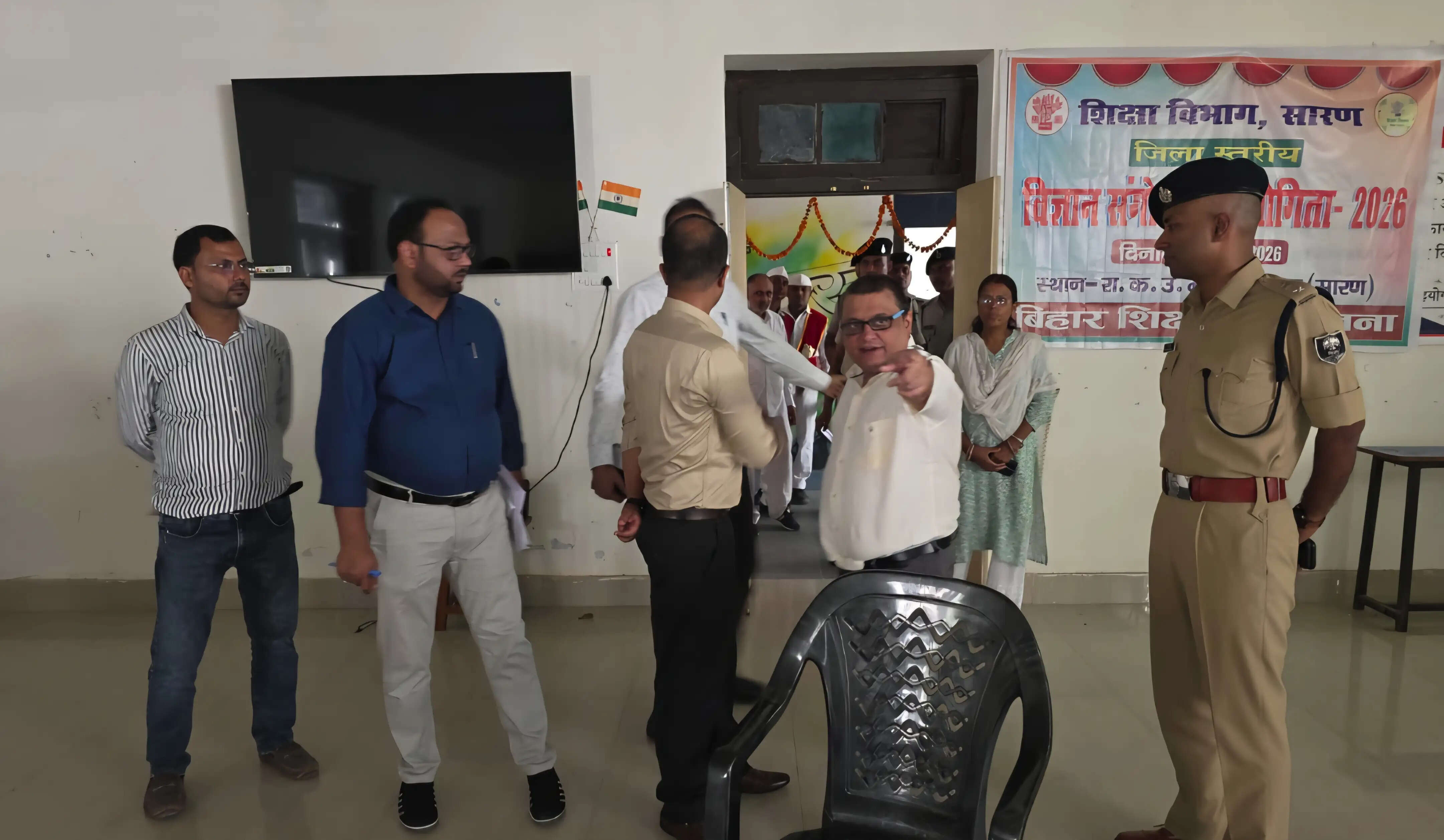 सारण शिक्षक निर्वाचन के लिए प्रमंडलीय आयुक्त ने किया वज्रगृह व मतगणना केंद्र का निरीक्षण