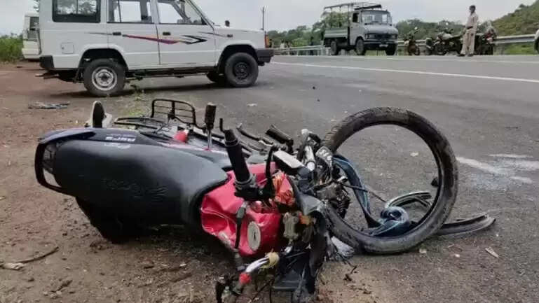 हरिद्वार-नजीबाबाद हाईवे पर बाइक-ट्रक हादसे में युवक-युवती की मौत