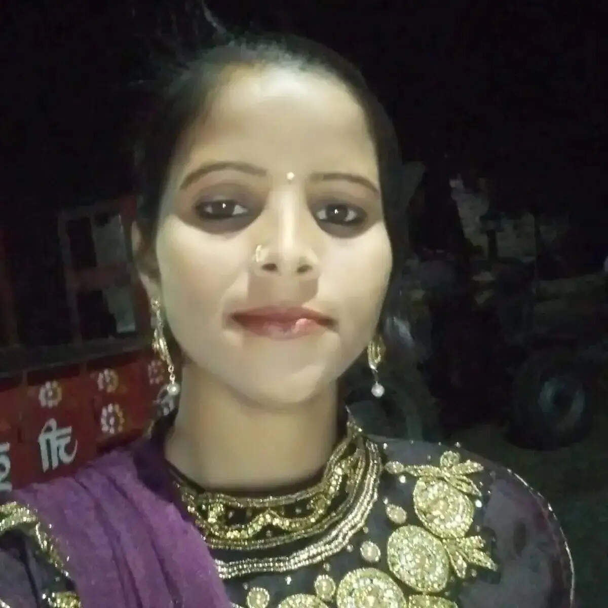 फर्रुखाबाद में कच्ची दीवार गिरने से युवती की मौत,कई परिजन मलवे में दब कर घायल