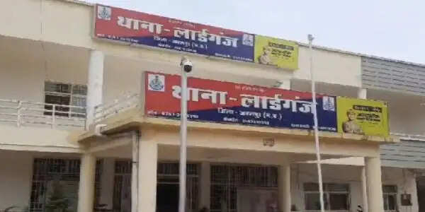 जबलपुर : रानीताल में बेकाबू ई-बस ने दो लग्जरी कारों को मारी टक्कर, बड़ा हादसा टला
