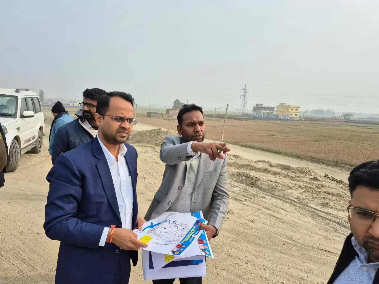 जिलाधिकारी ने किया विभिन्न पथ परियोजनाओं का स्थलीय निरीक्षण