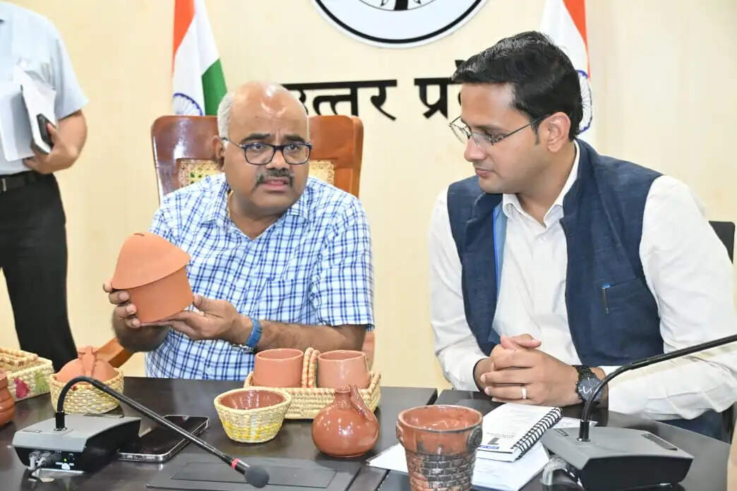मिट्टी की गुल्लकों को नया रूप, बिठूर की माटीकला को मिलेगा नया बाजार
