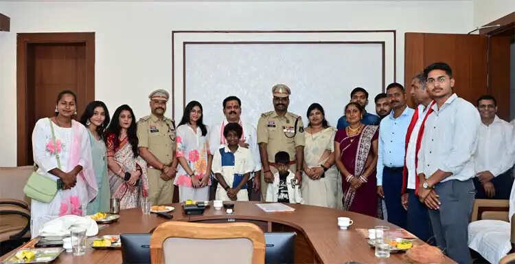 शौर्य चक्र से सम्मानित वीर जवानों से मिले उप मुख्यमंत्री विजय शर्मा