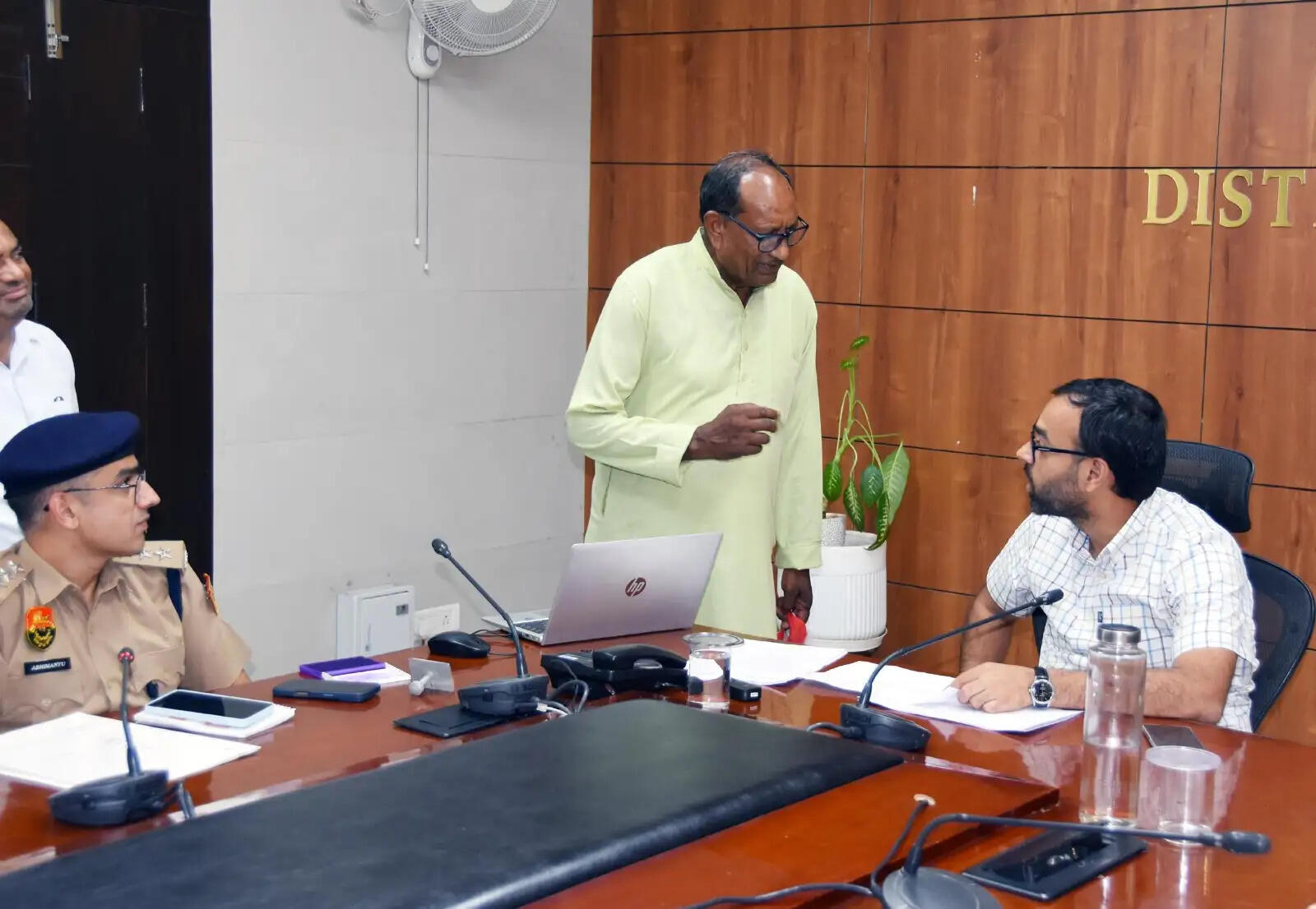 समाधान शिविरों में प्राथमिकता से किया जा रहा आमजन की समस्याओं का निवारण : उपायुक्त