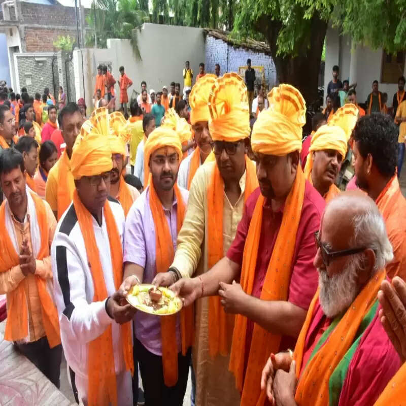 लोहरदगा डीसी और एसपी ने कांवरियों को किया रवाना