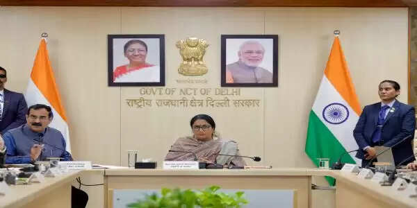 मुख्यमंत्री ने डीएमआरसी को धूल नियंत्रण और सफाई के दिए सख्त निर्देश