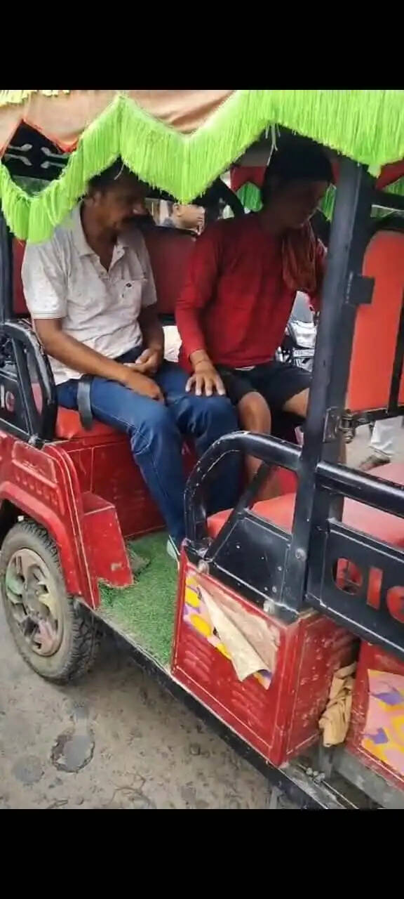 बगहा एसपी नें दो पियक्कड़ पुलिस कर्मियों को निलंबित किया