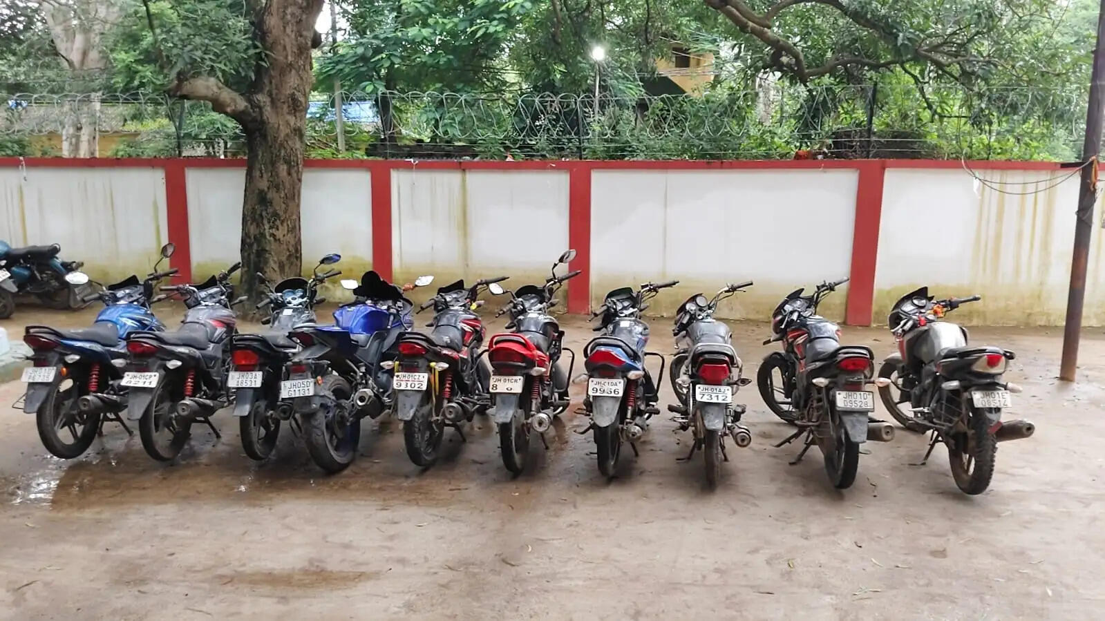 बाइक चोर गिरोह का खुलासा, चोरी की दस बाइक के साथ आठ आरोपित गिरफ्तार