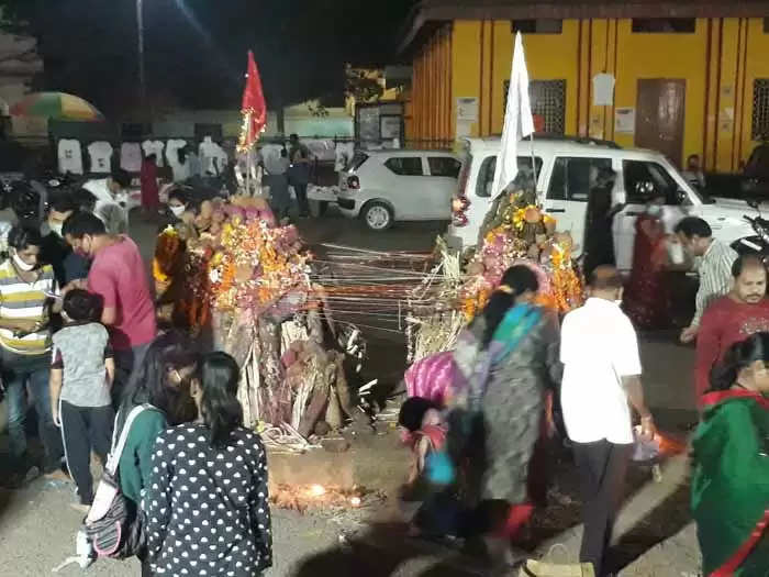 शताब्दियों पुरानी रियासत कालीन परंपरानुसार देवी-देवता को समर्पित है, बस्तर की होलिका दहन