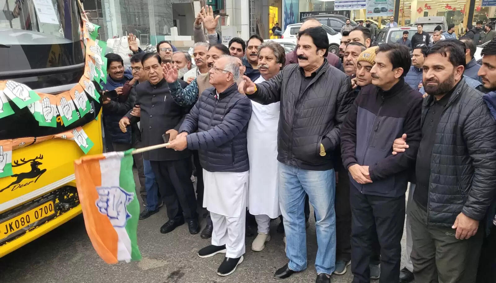 जम्मू-कश्मीर से कांग्रेस का प्रतिनिधिमंडल दिल्ली रवाना, ‘वोट चोरी’ के विरोध में रामलीला मैदान में होने वाली महा रैली में होंगे शामिल