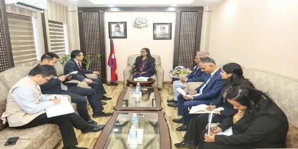 नेपाल में चीन के राजदूत ने की कानून मंत्री से मुलाकात
