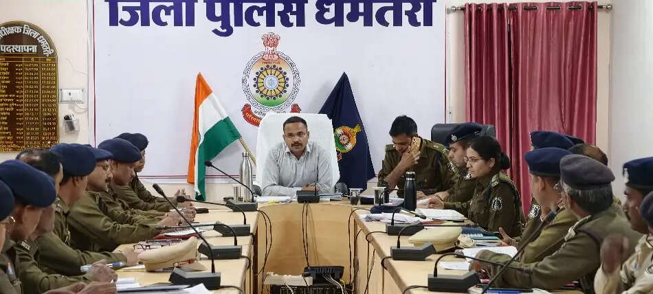 होली पर्व : समीक्षा बैठक में गुंडा-बदमाशों पर कड़ी निगरानी के निर्देश