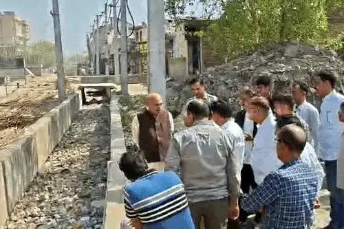 फरीदाबाद : पहले से बेहतर बनेगी सेक्टर की सडक़ें : मूलचंद शर्मा