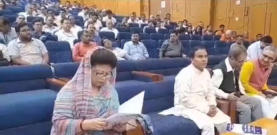 प्रधानमंत्री मोदी के नेतृत्व में देश हर क्षेत्र में शीर्ष पर : अजय भट्ट