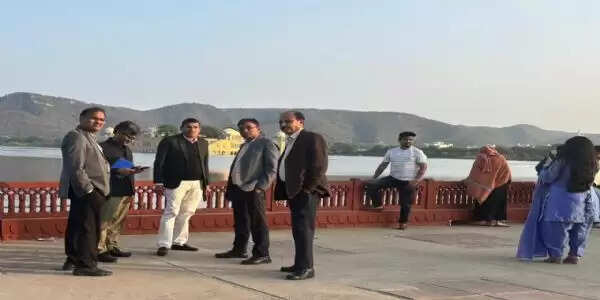 जल महल का सफाई अभियान, निगम ने निकाला तीन ट्रॉली कचरा