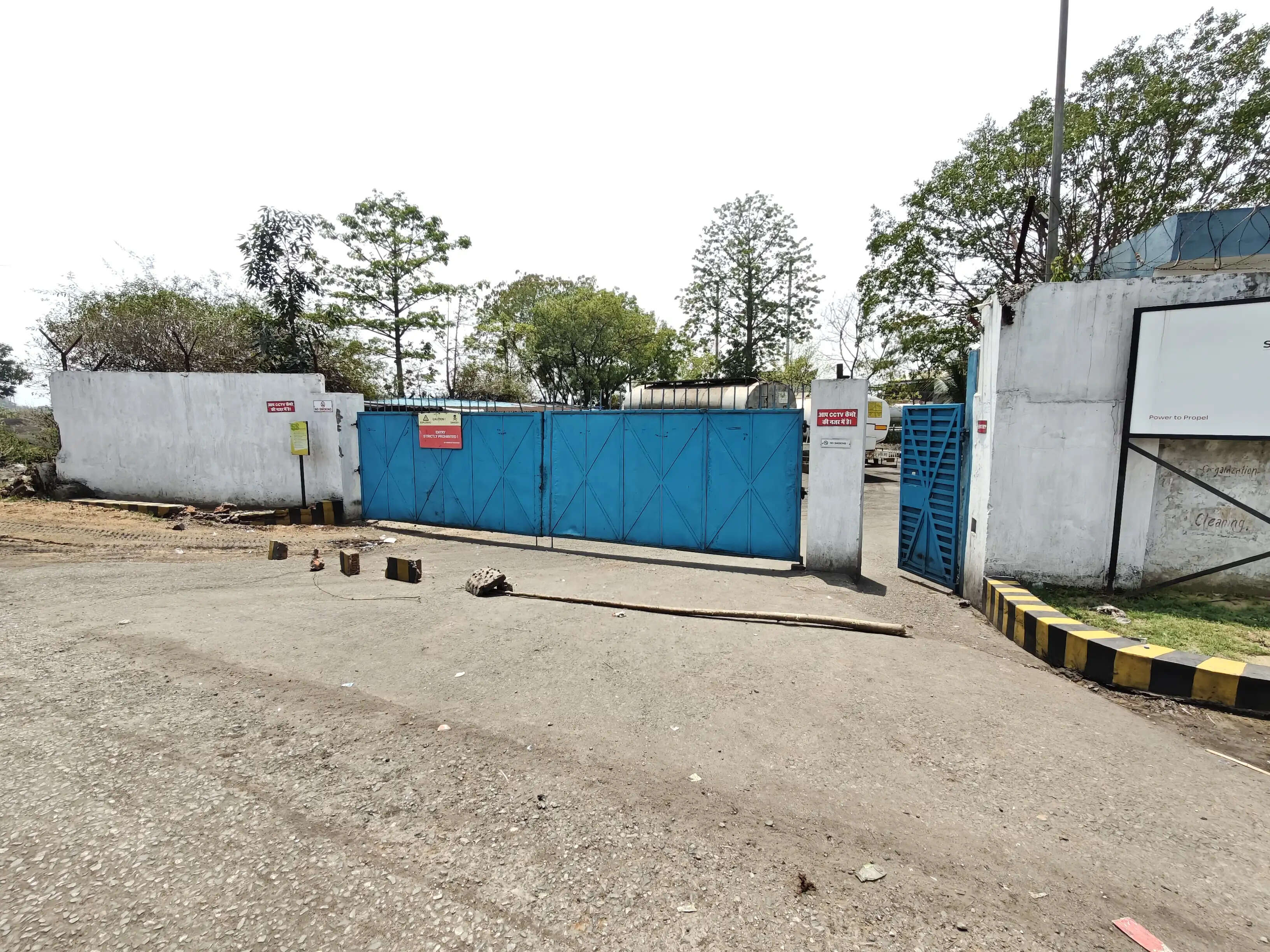 मुआवजे का मिला आश्वासन, 24 घंटे के बाद समाप्त हुआ सड़क जाम