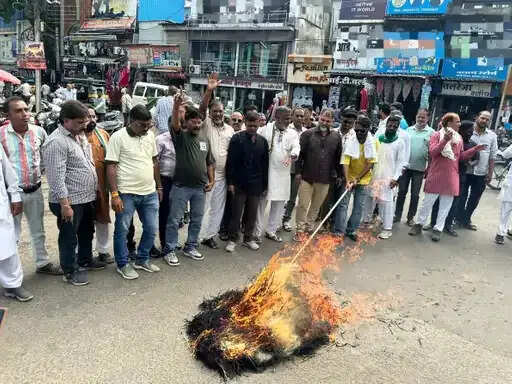 मप्र:&nbsp;हरदीप सिंह पुरी की राज्यसभा उम्मीदवारी पर कांग्रेस का प्रदेशव्यापी प्रदर्शन, कई जिलों में पुतला दहन