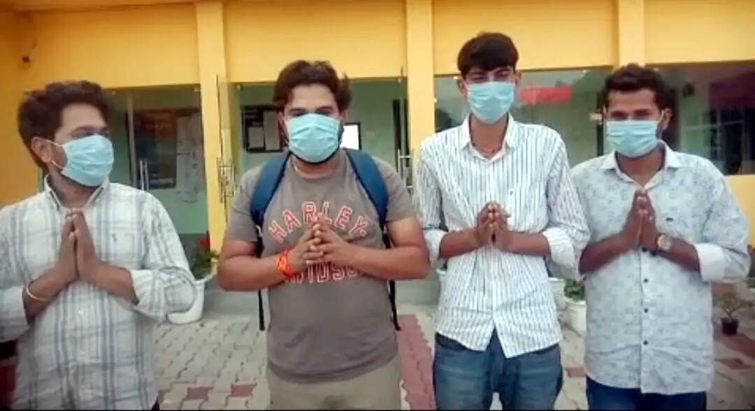 भीमताल झील में बिना लाइफ जैकेट बीयर पीते पकड़े गये राजस्थान के चार पर्यटक