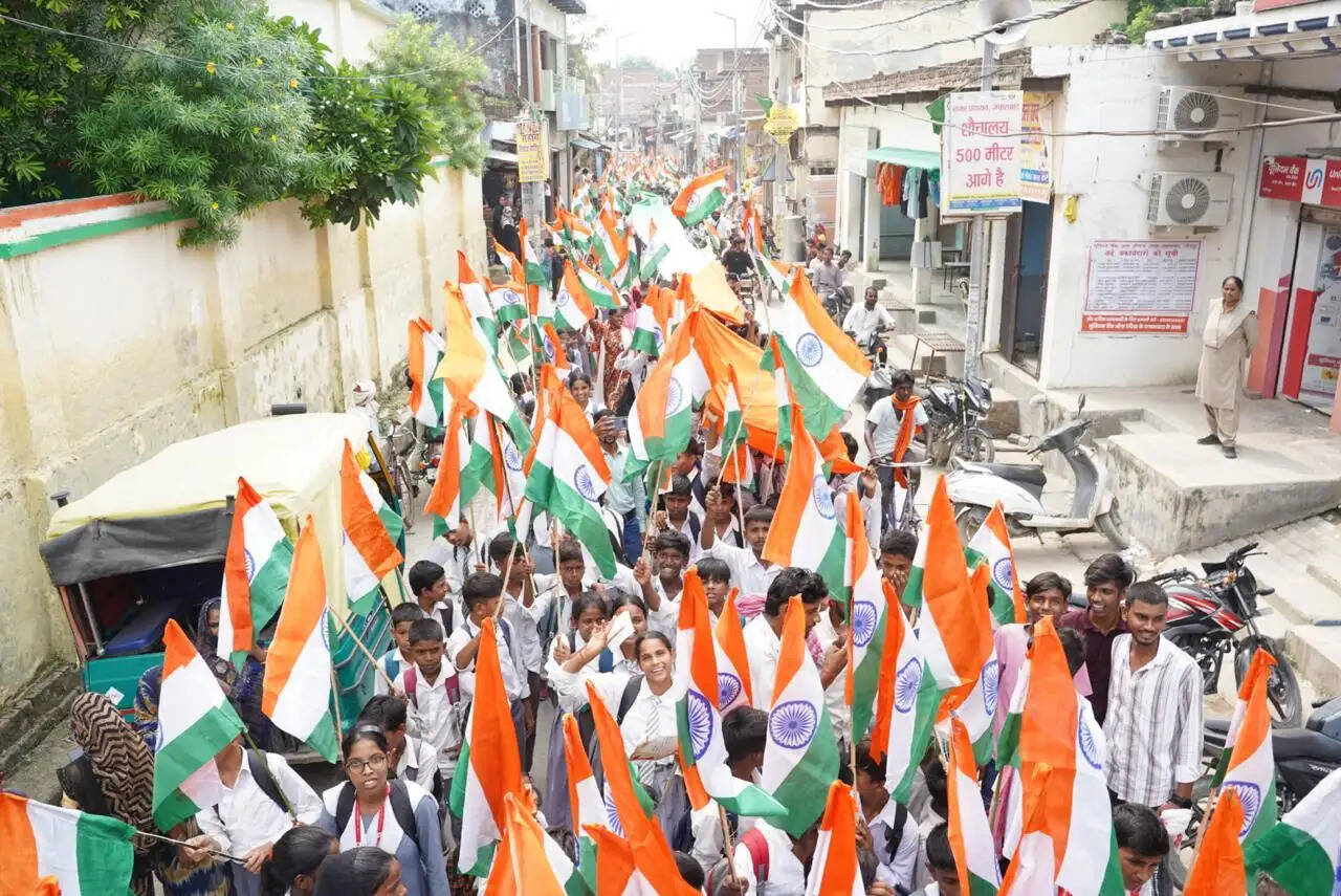 तिरंगे के सम्मान की रक्षा करना प्रत्येक नागरिक का दायित्व है: गिरीश चंद्र यादव