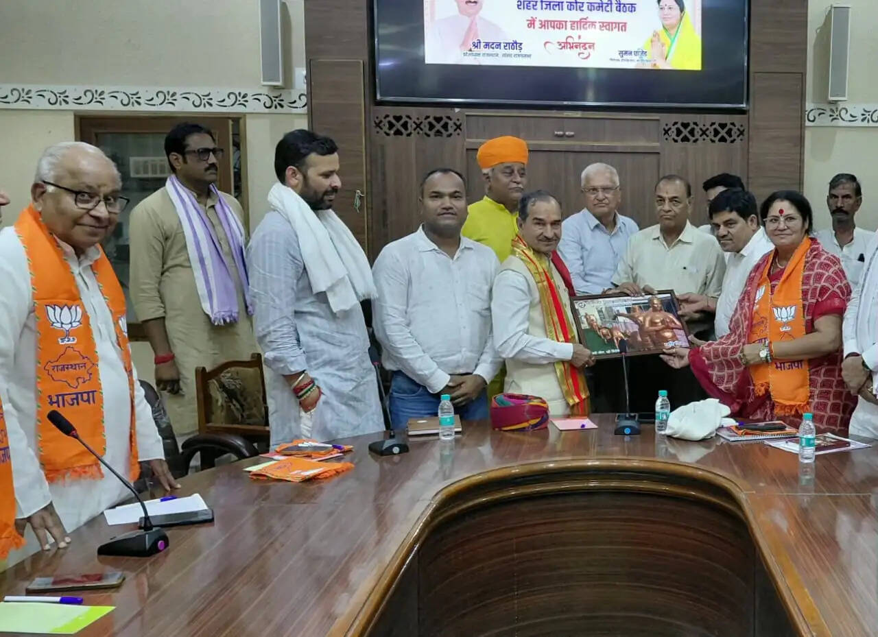 एक ही छत के नीचे चित्रों के माध्यम से दर्शाए इतिहास काे देख अभिभूत हुए भाजपा&nbsp;प्रदेशाध्यक्ष मदन राठौड़