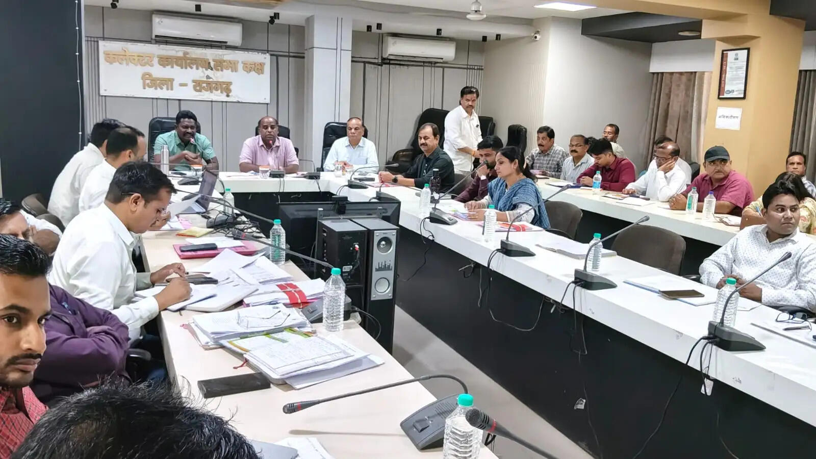 राजगढ़ः कलेक्टर का सख्त संदेश- लापरवाही पर अब होगी कार्रवाई, खराब प्रदर्शन वाले विभागों से मांगा जवाब