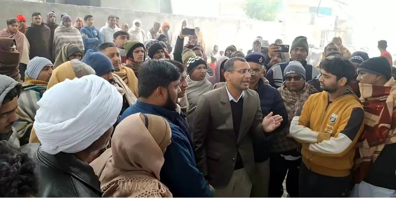 हिसार : नर्सिंग छात्राओं व कालेज का विवाद गहराया, पुलिस बल तैनात