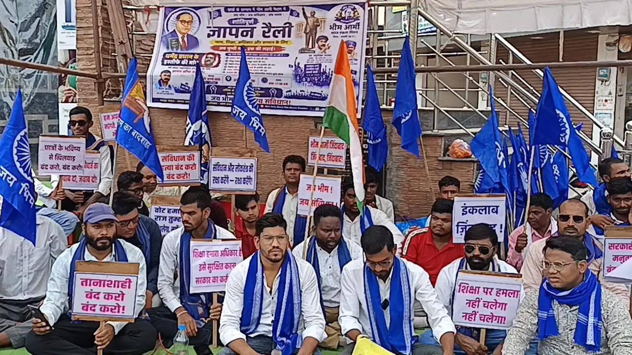 नीट परीक्षा प्रणाली में सुधार सहित सात सूत्रीय मांगों पर ज्ञापन सौंपा, भीम आर्मी ने निकाली रैली