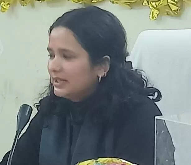 श्रुति शर्मा&nbsp;ने&nbsp;देवरिया&nbsp;में&nbsp;ज्वाइंट मजिस्ट्रेट&nbsp;के&nbsp;रुप&nbsp;में&nbsp;19 माह तक&nbsp;दी&nbsp;सेवाएं,&nbsp;अब&nbsp;हापुड़&nbsp;में&nbsp;विकास&nbsp;काे&nbsp;देंगी&nbsp;गति