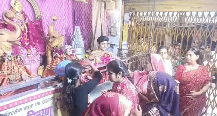 रामनवमी पर शहर के मंदिरों में उमड़ा आस्था का सैलाब